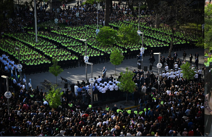 Ingreso de policias a planta transitoria