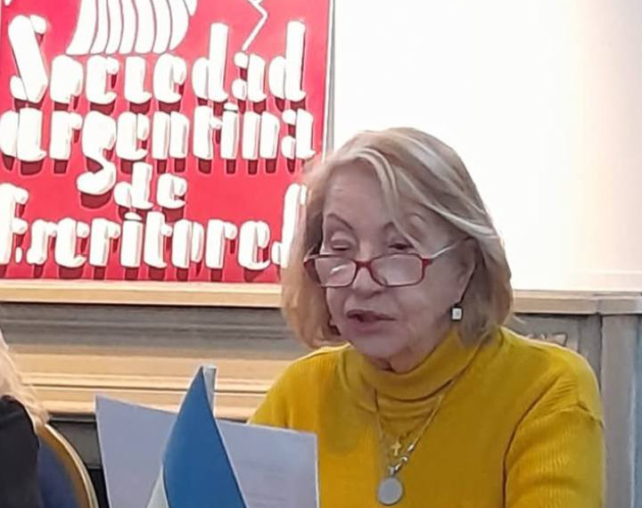 Ester Iribarren presenta en noviembre su libro Pariendo Poemas