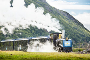 Los-Caqueunes-Tren-Fin-del-Mundo-300x200 Vive la primavera en Ushuaia