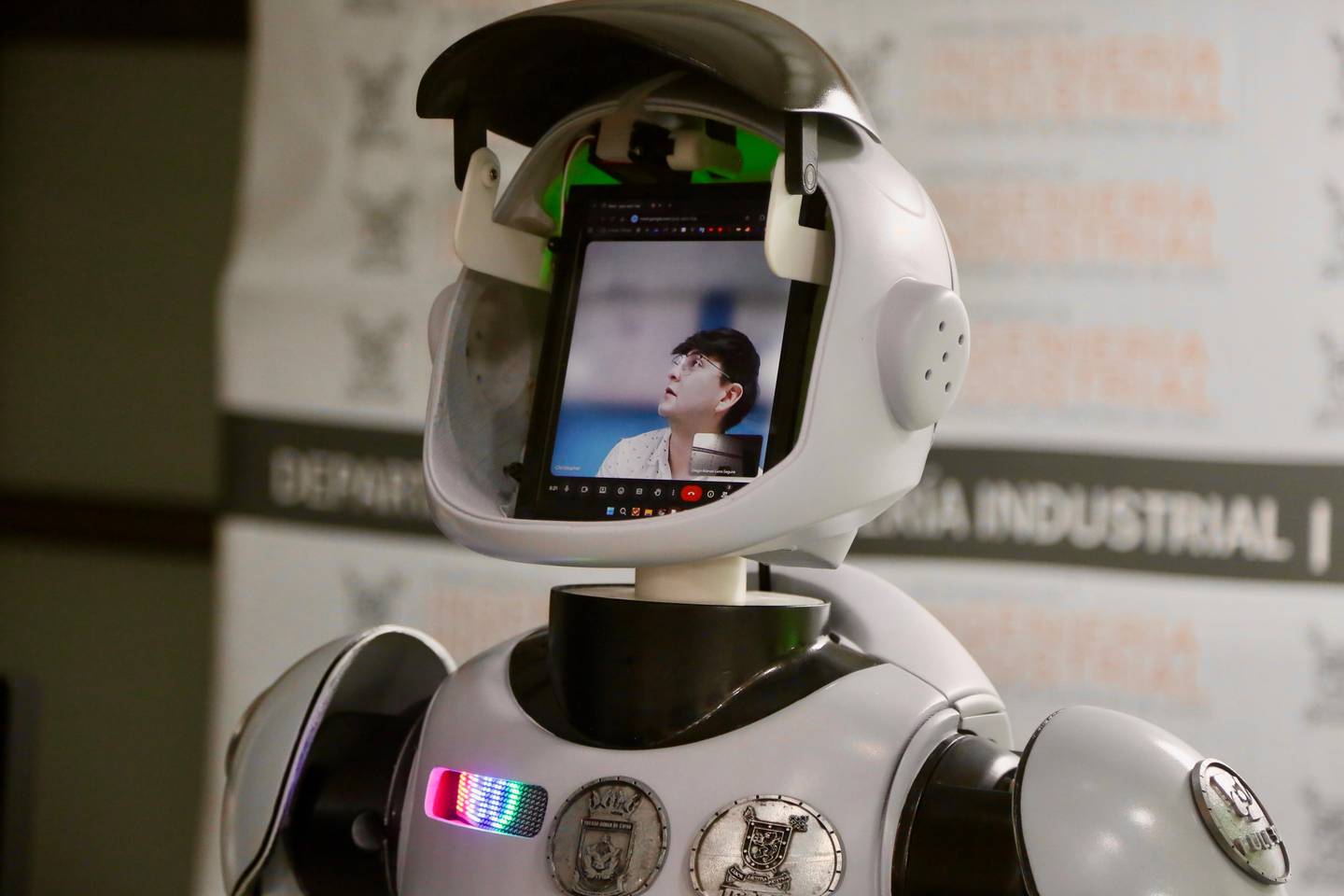 stelarbot-manejo-personas-discapacitadas.jpeg__1440x2000_q70_subsampling-2