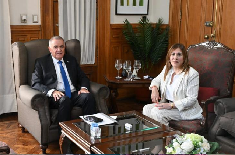 Beatriz Ávila se integra al bloque Independencia en el Senado