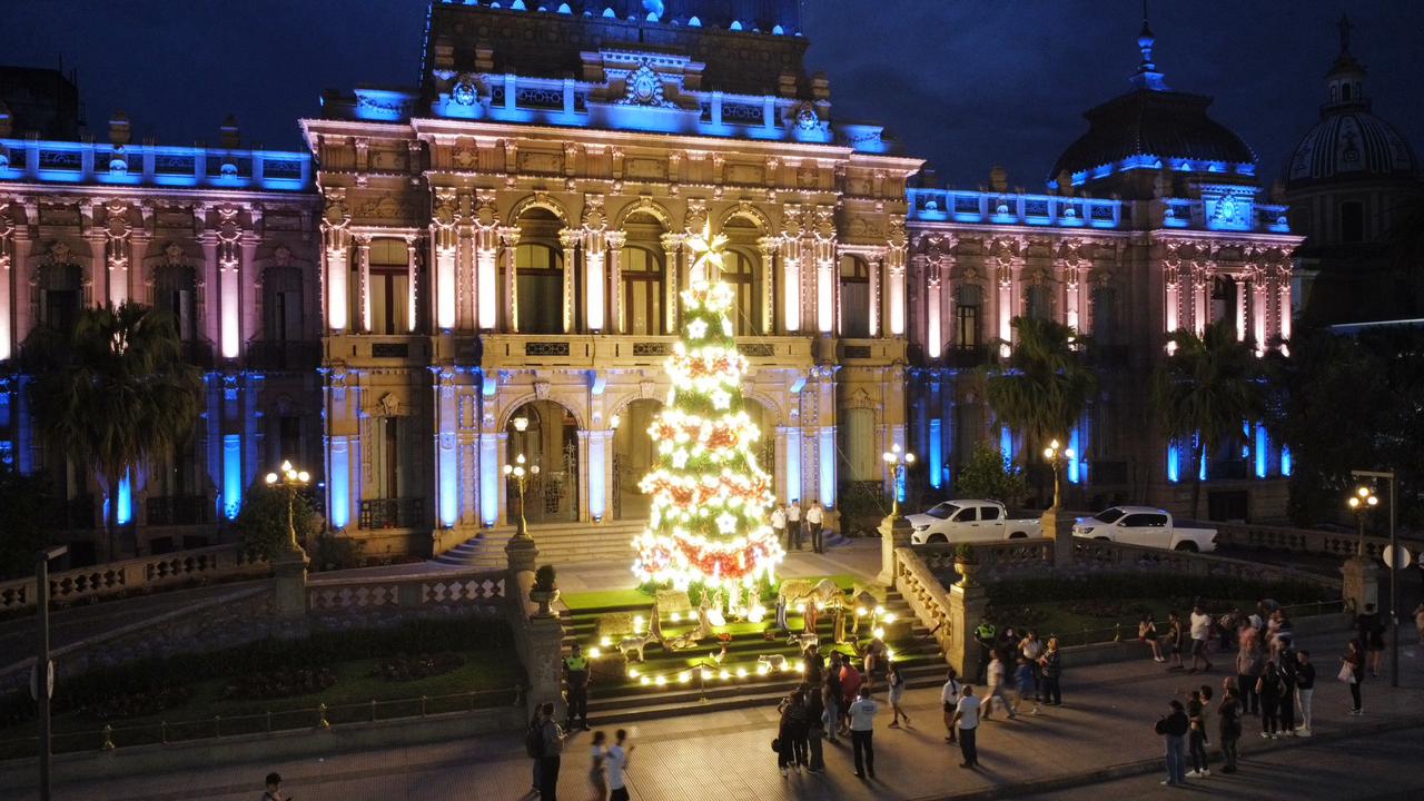 Tucumán encendió su árbol de Navidad